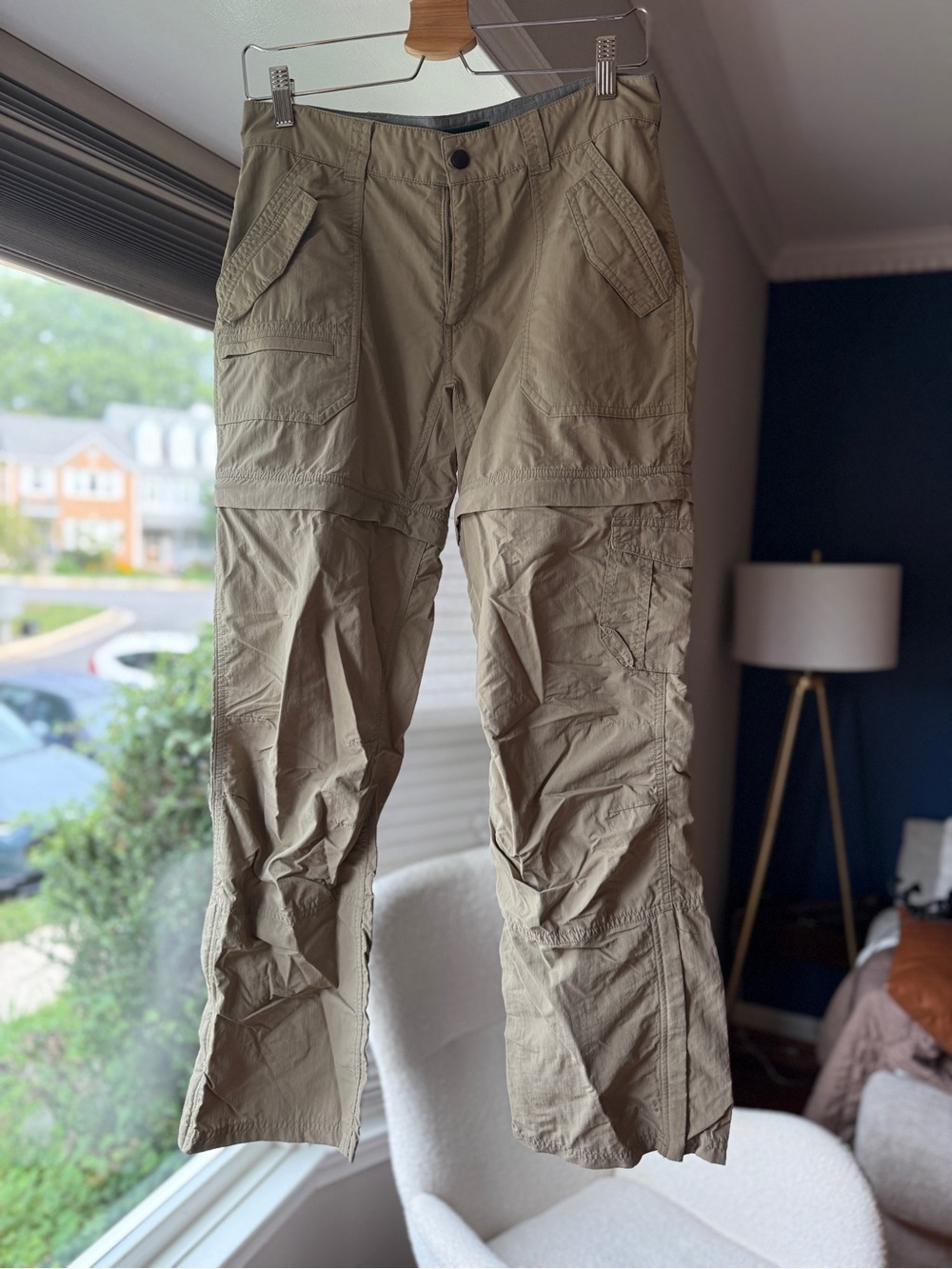 Women’s Eastern Mountain Sports Tan convertible cargo pant sz 4 Trail Outdoor
